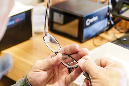 İzmir Gözlük Tamiri ve Bakım Merkezi