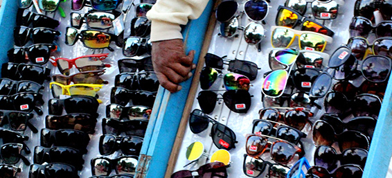 Sahte gözlükler gözlerime zarar verir mi?