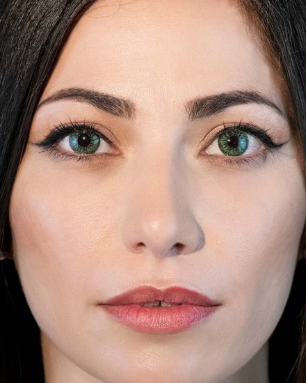 Adore Crystal Green renkli lens takılı göz