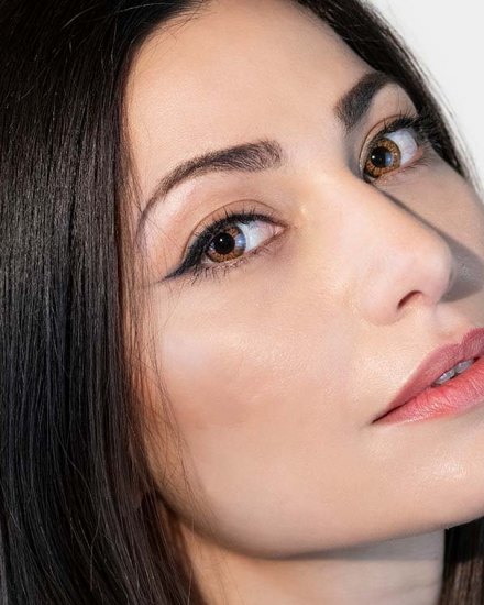 Adore Crystal Hazel renkli lens takılı göz
