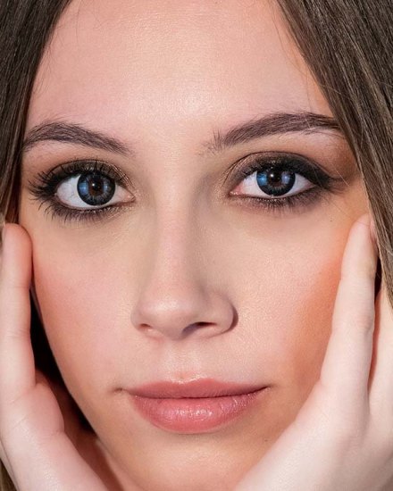 Adore Dare Aqua renkli lens takılı göz