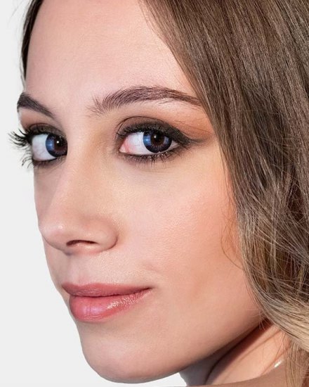 Adore Dare Violet renkli lens takılı göz