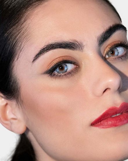 Adore Pearl Grey renkli lens takılı göz