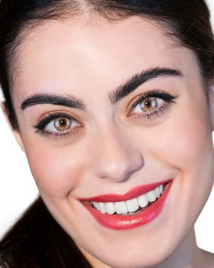 Adore Pearl Hazel renkli lens takılı göz