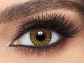 Air Optix Colors Pure Hazel rengi takılı göz